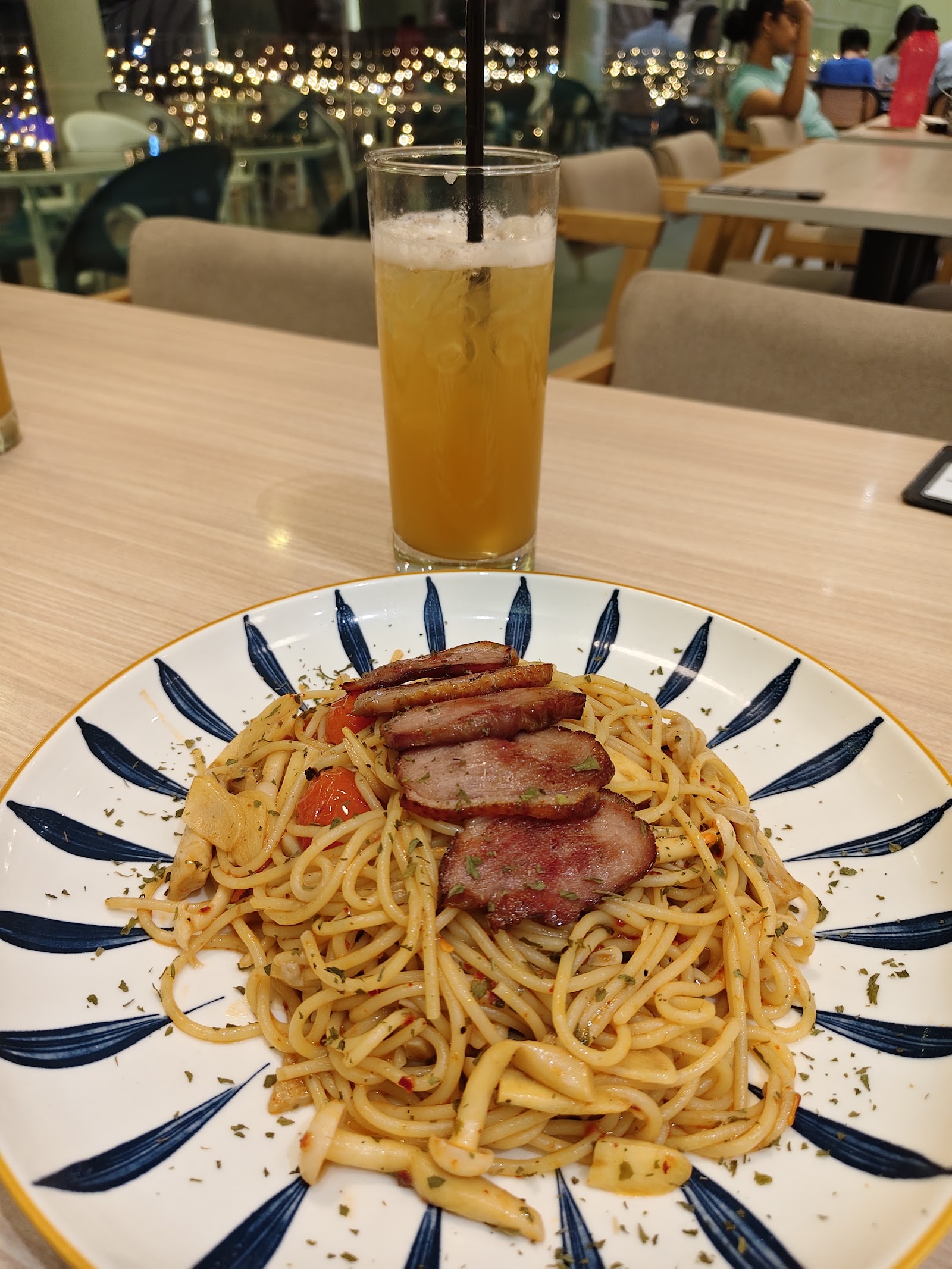Nine Oasis Cafe & Restaurant 4