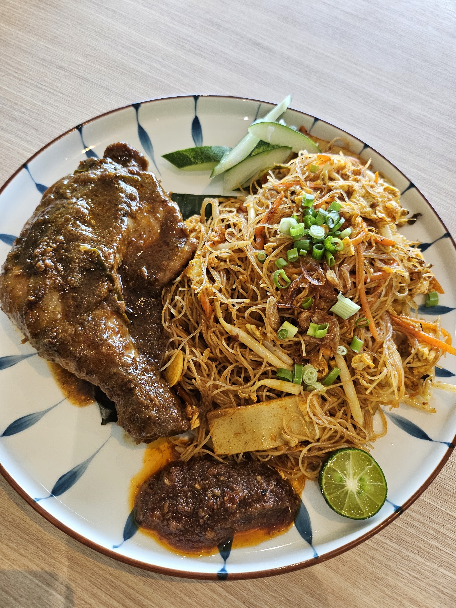 Mee Siam with Chicken Rendang